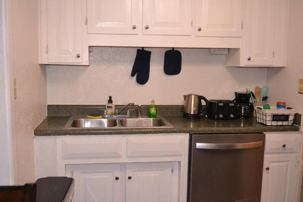 Bright And Cozy Lighthouse Cottage In Greenville Sc Екстериор снимка